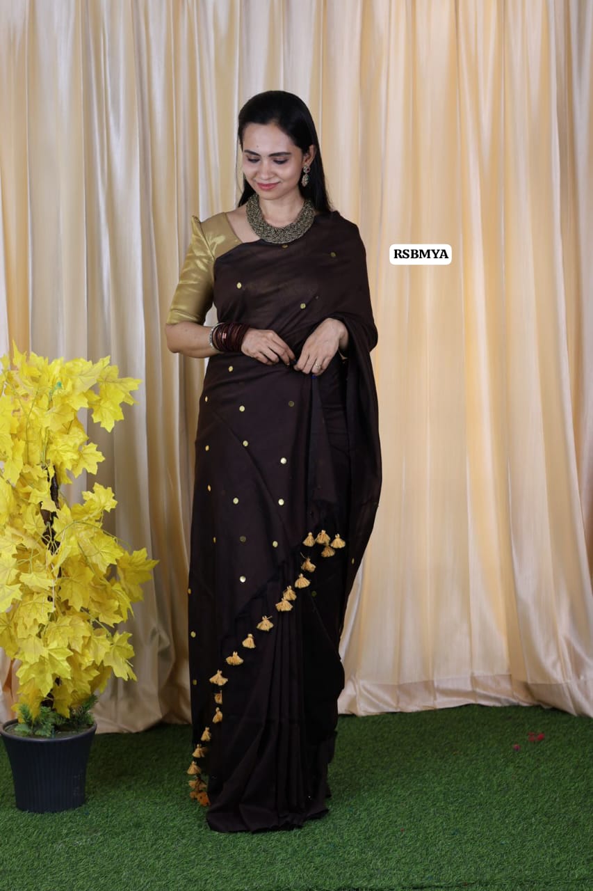 Khadhi cotton saree with coin buttas and running blouse at just Rs.899🥳