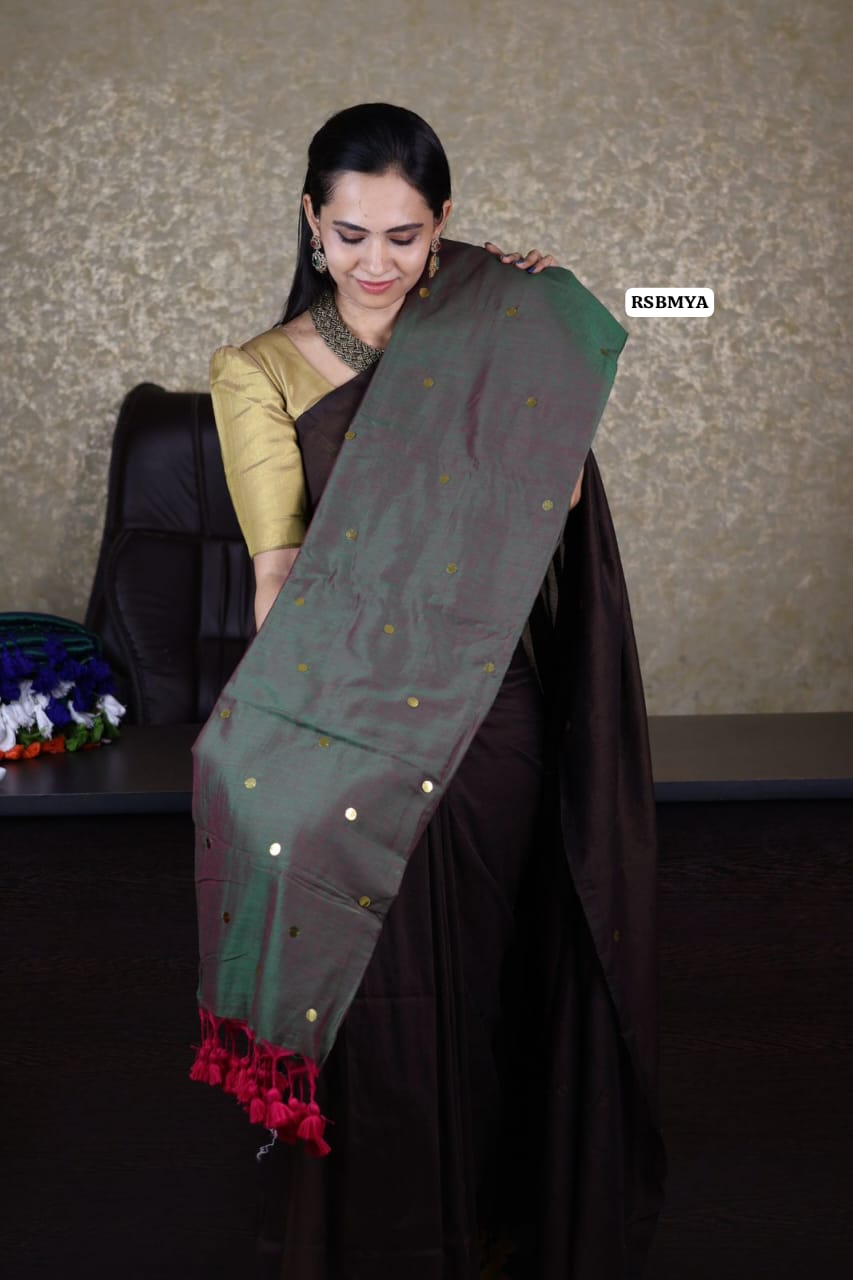Khadhi cotton saree with coin buttas and running blouse at just Rs.899🥳