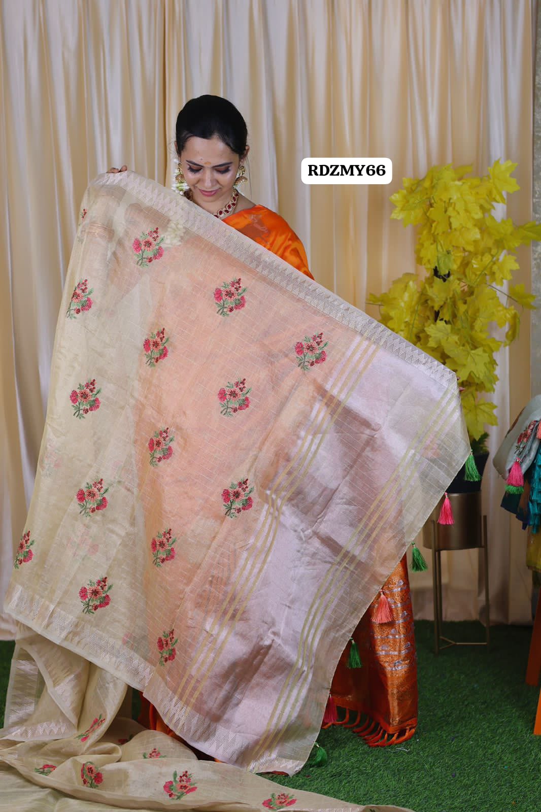 Heavy Banarasi oraganza pure zarkan work with complete temple border with blouse offer 😍