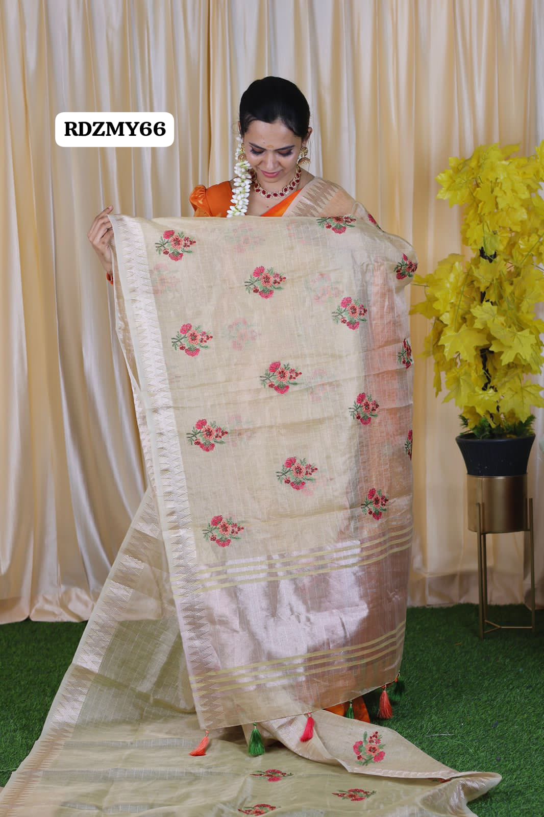 Heavy Banarasi oraganza pure zarkan work with complete temple border with blouse offer 😍