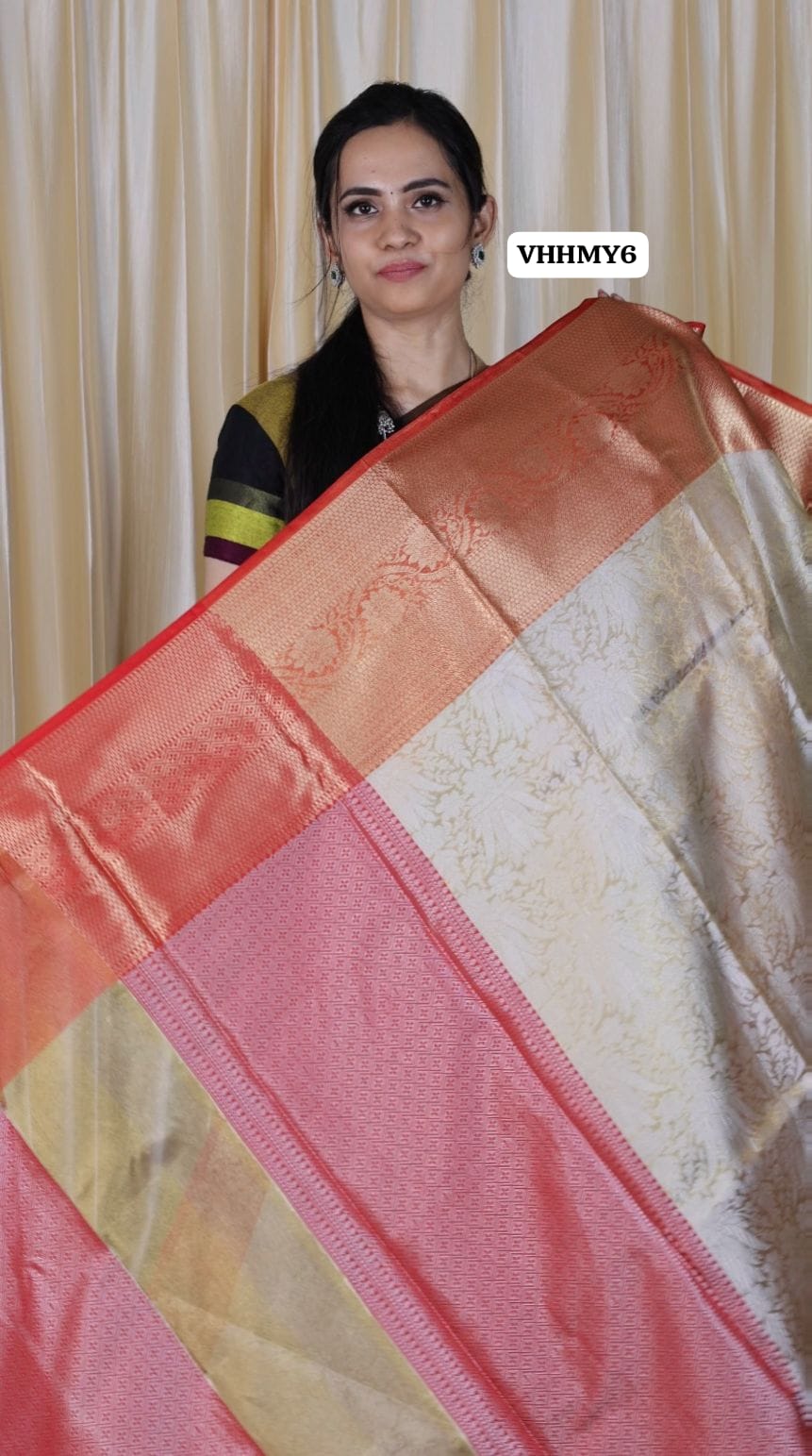 Nita Ambani in contrast Kanchi border saree 🥳