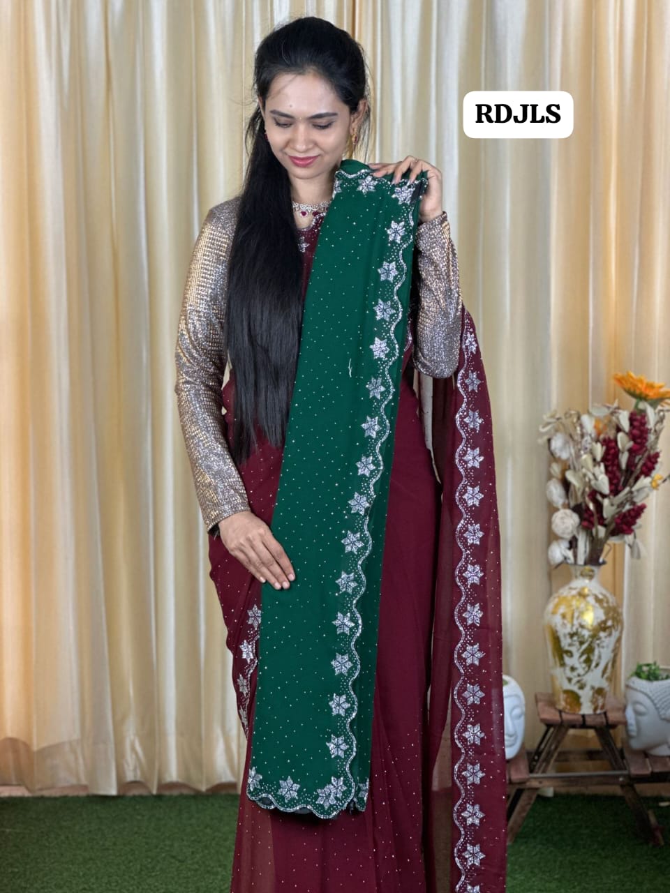 Party wear designer saree 👇