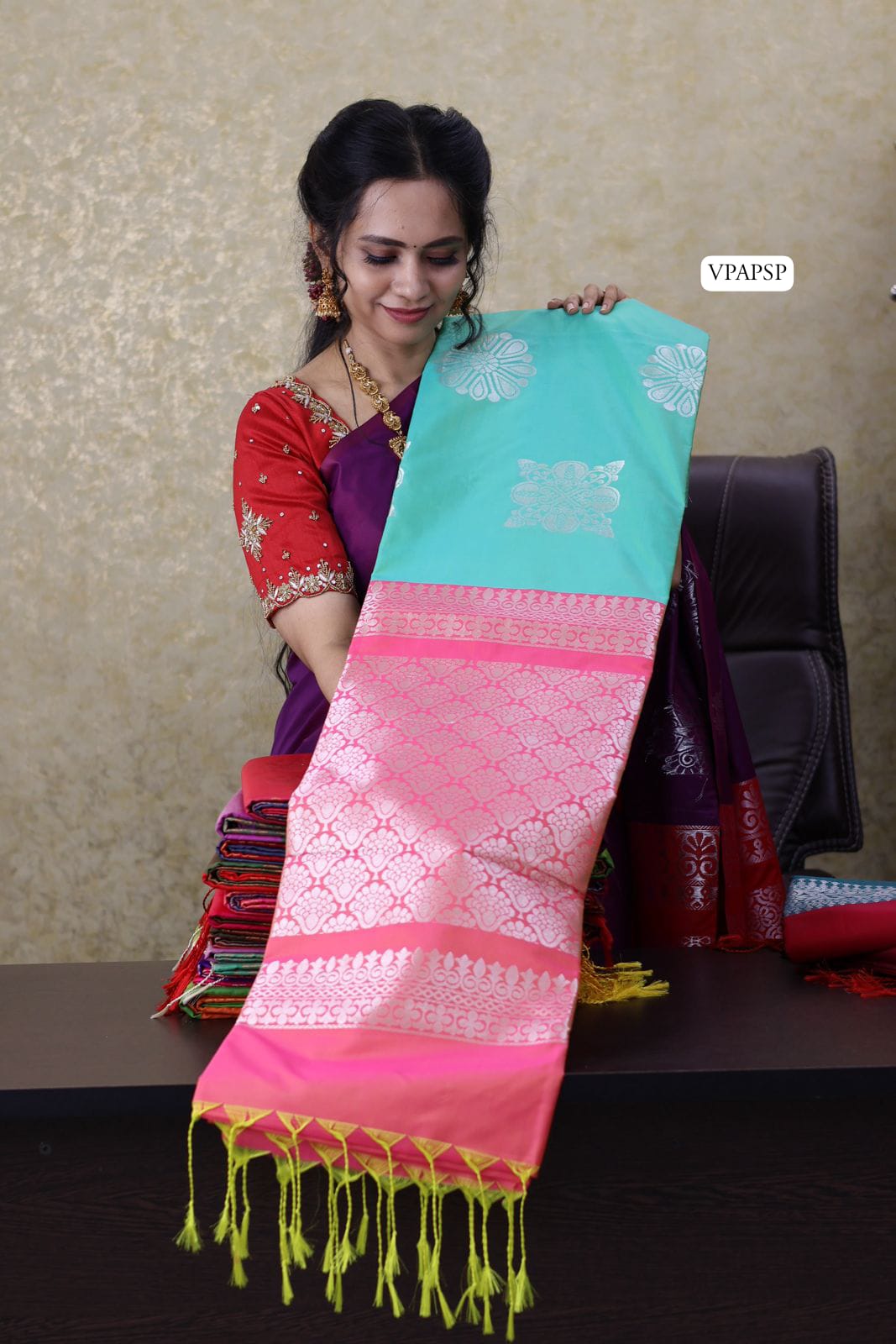 Borderless semi soft silk saree š„³