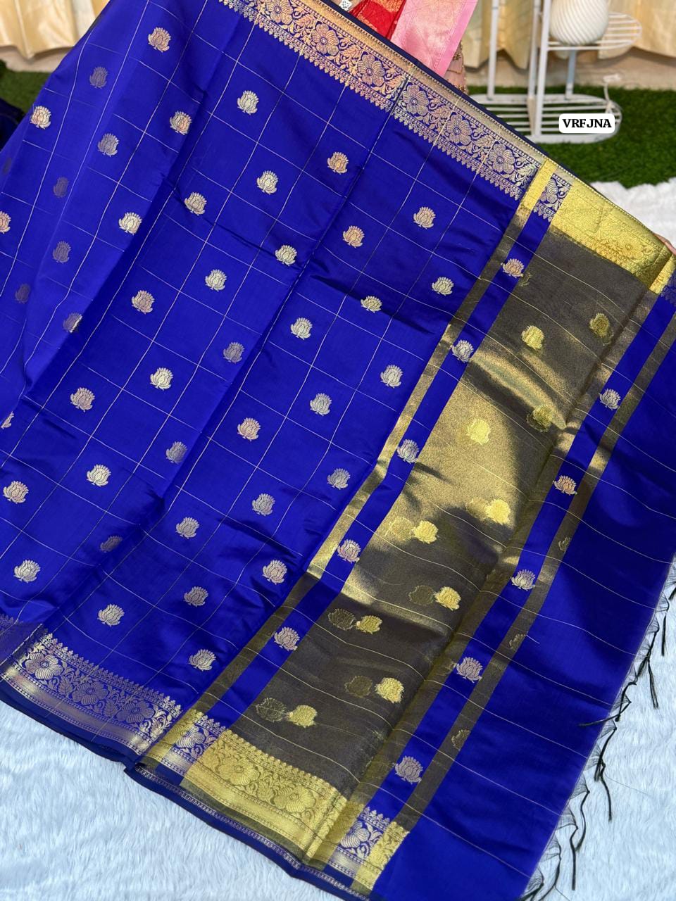 Katan semi silk saree with zari checks at affordable prices🥳