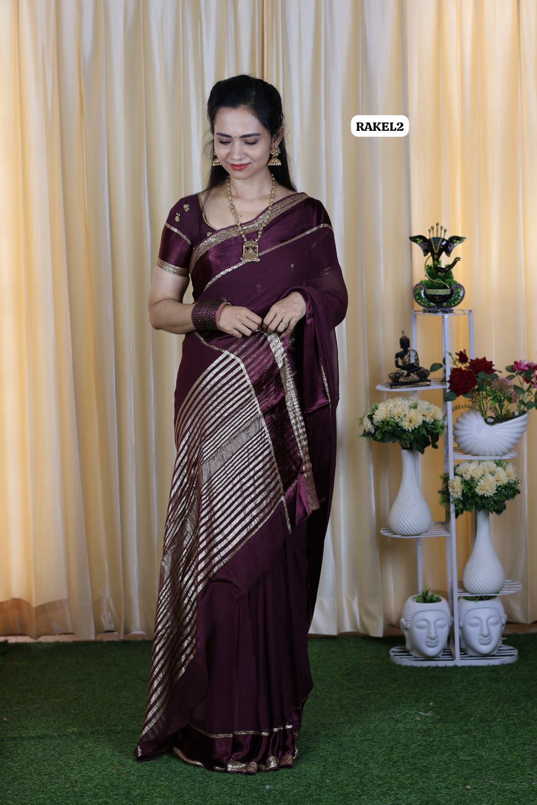 Premium viscose chiffon with satin border and zari lace.
Blouse same as in pic🥳