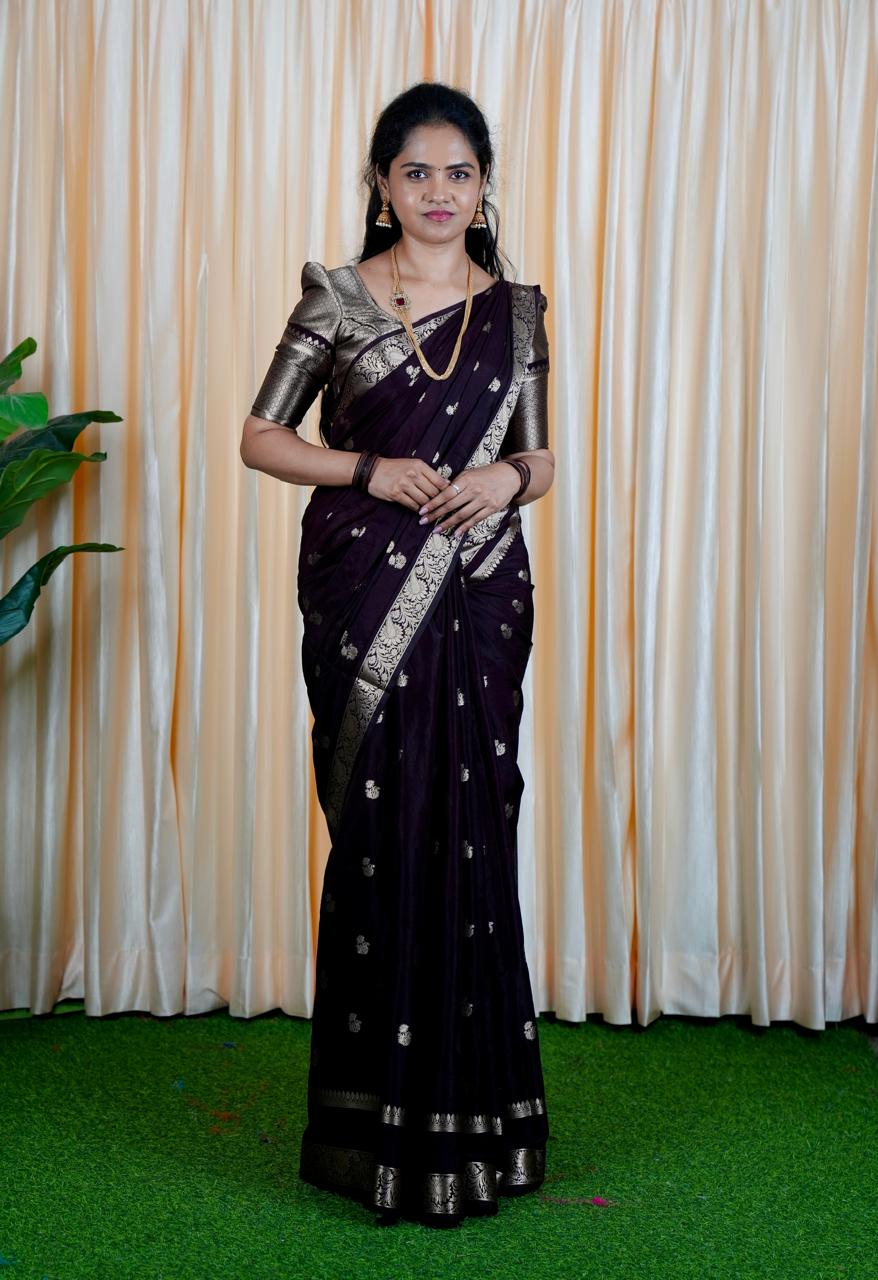 Premium Warm silk saree. Deep chocolate brown 🍏📍🥳Golden Zari