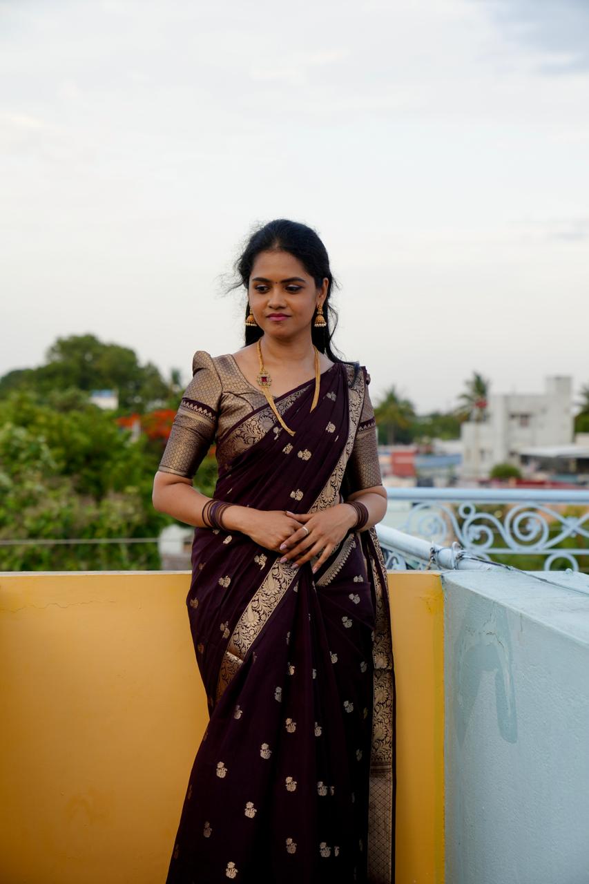 Premium Warm silk saree. Deep chocolate brown 🍏📍🥳Golden Zari
