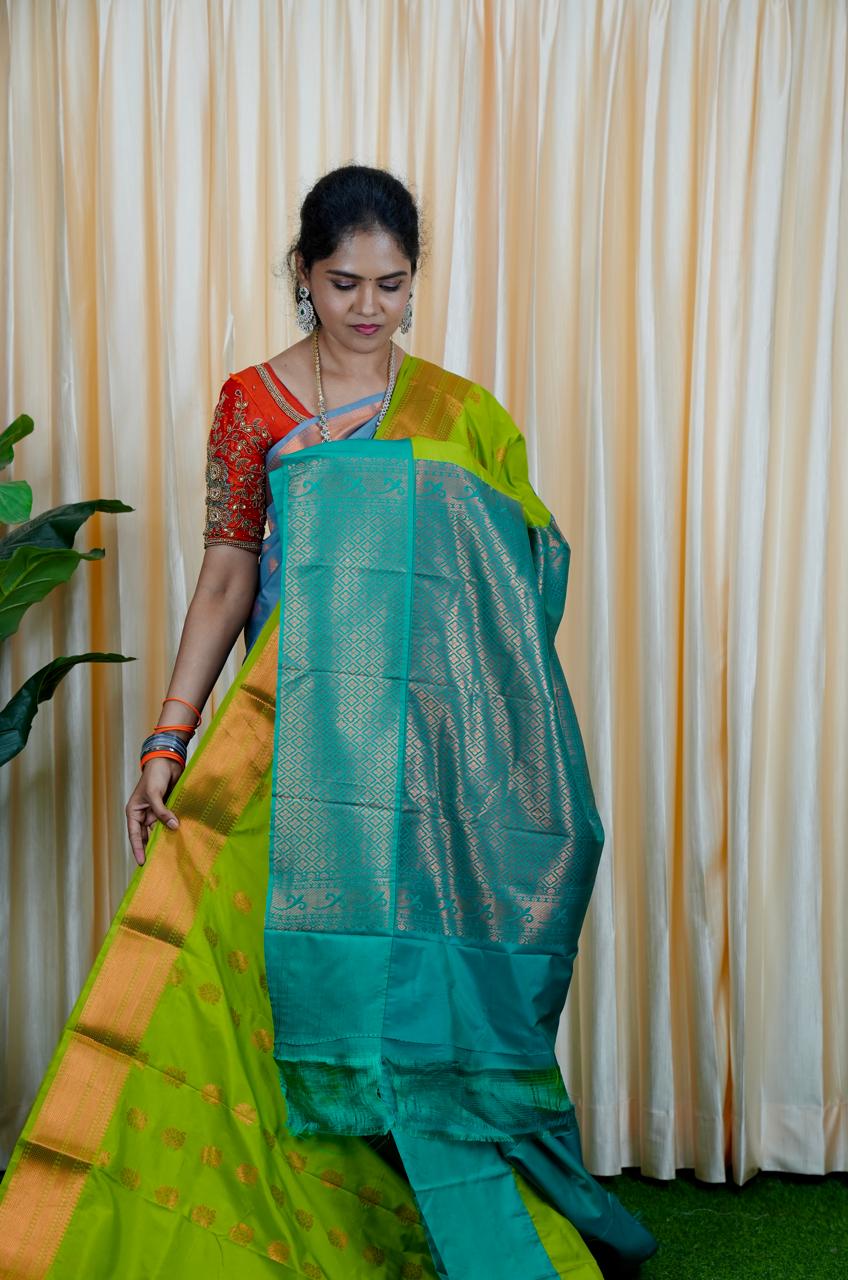Korvai border soft silk sarees. Noš„³