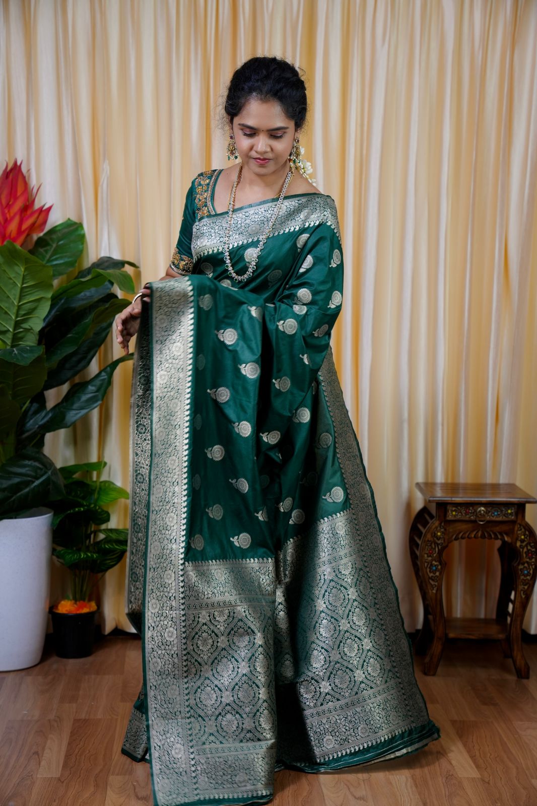Premium Georgette Zari weaving Saree🥰🥳