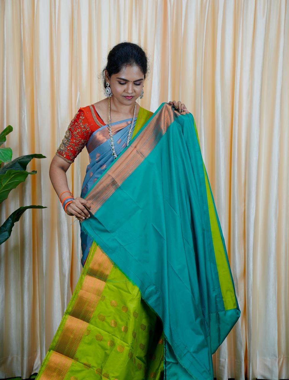 Korvai border soft silk sarees. Noš„³