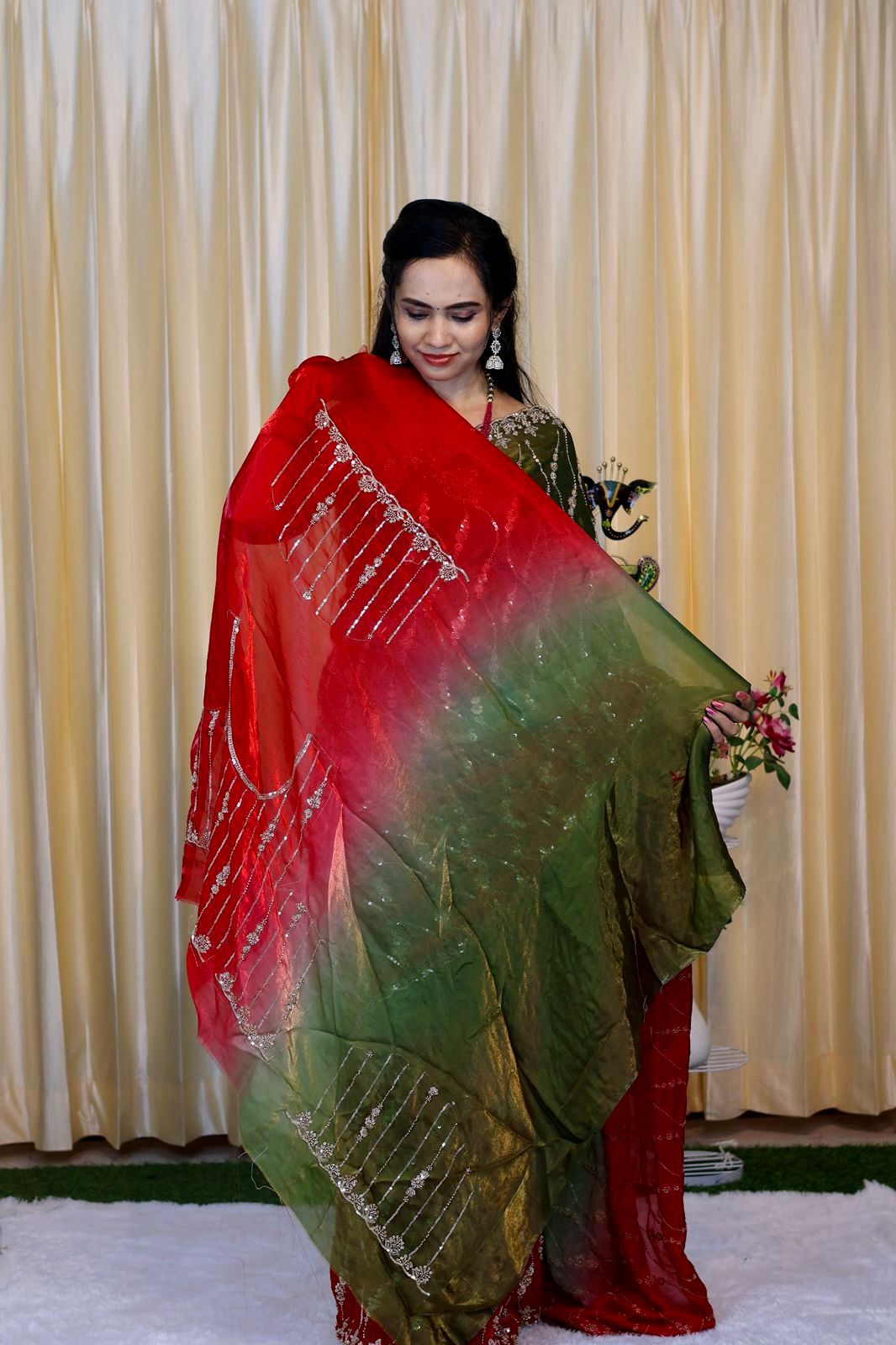 Premium Space silk with Golden heavy Katdhana work double shade Red with green🥰😎🌈offer