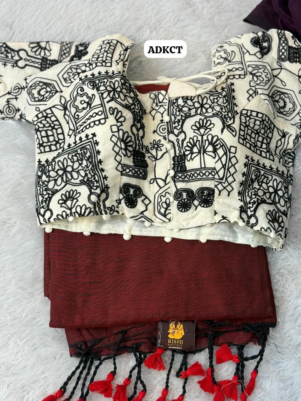 Khadhi cotton saree with embroidery stitched blouse along with pad 🥳