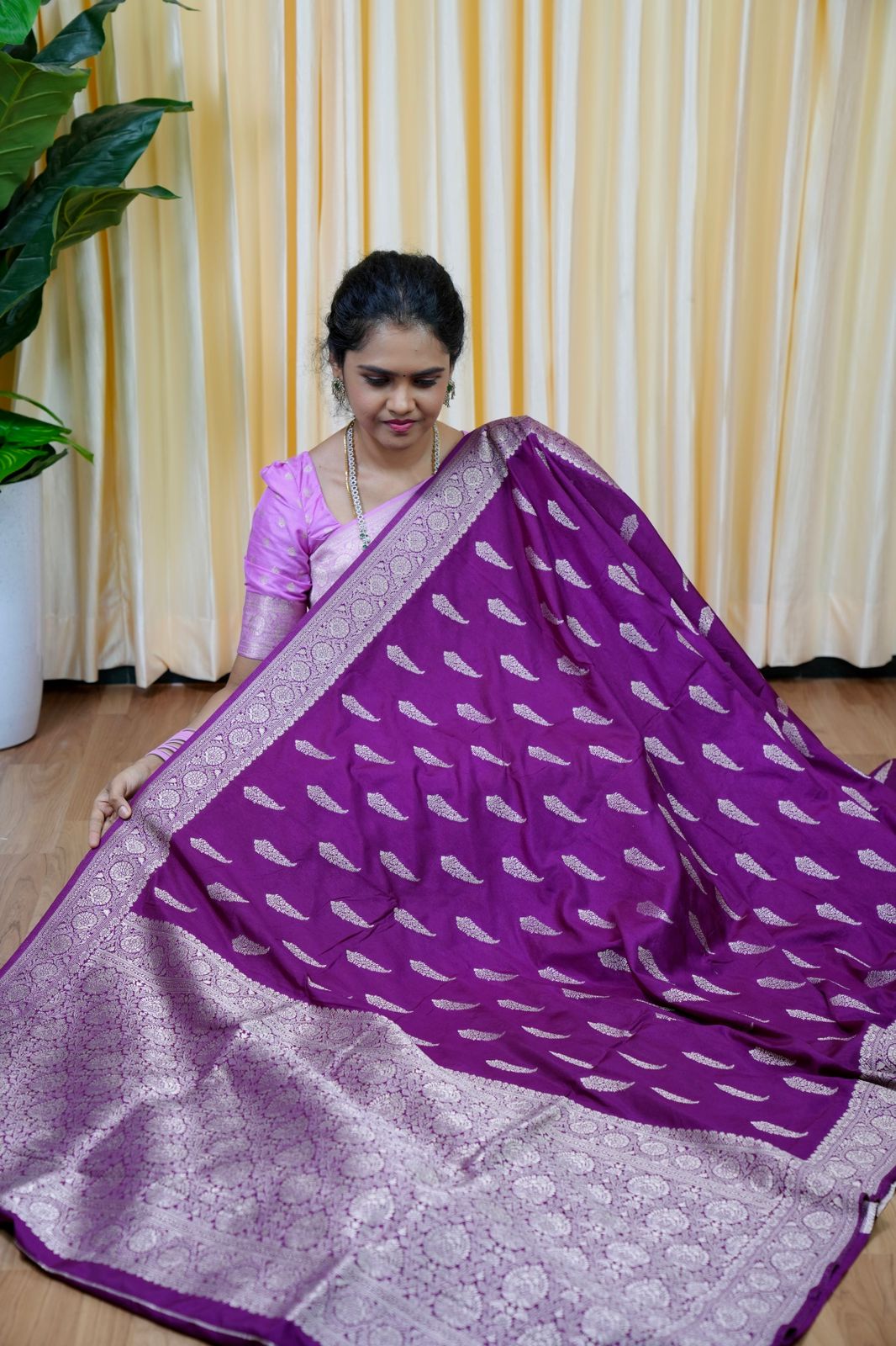 Viscose Georgette with Zari weaving🥰🥳