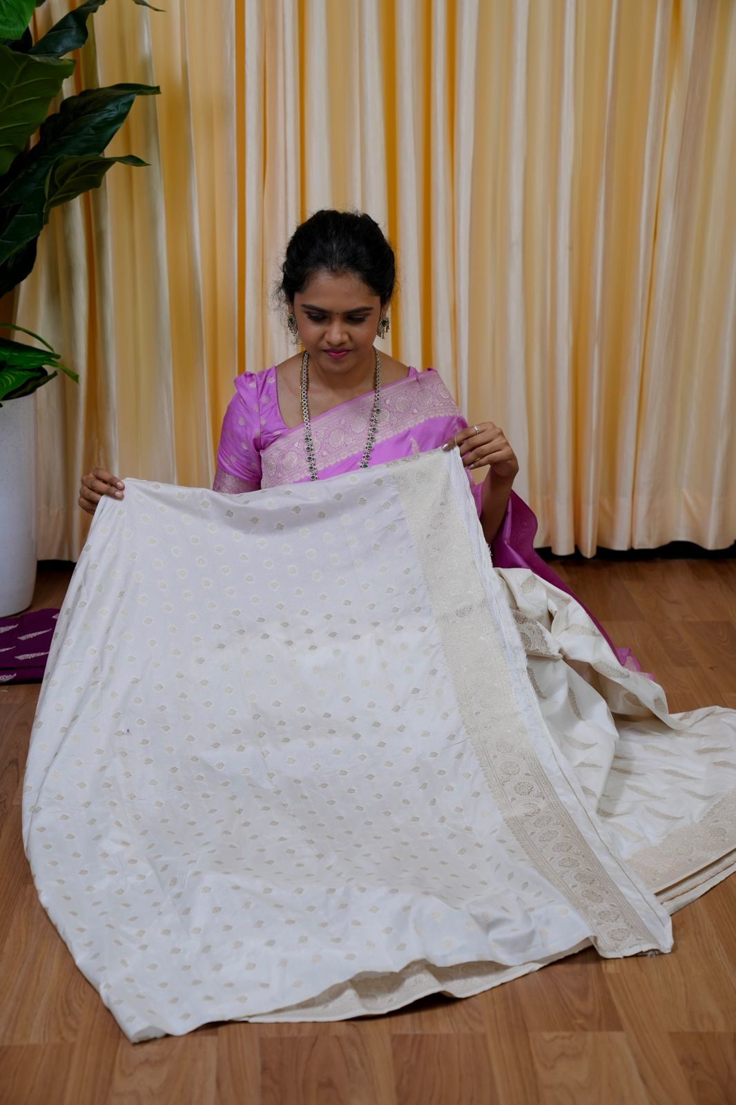 Viscose Georgette with Zari weaving🥰🥳