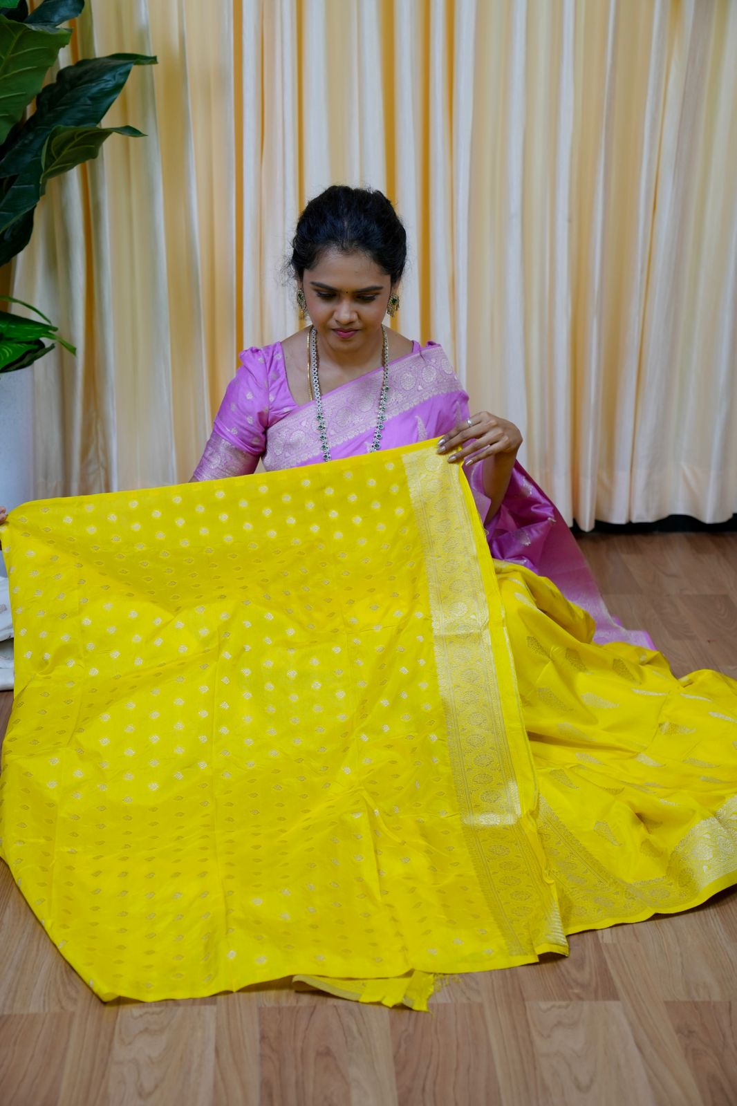 Viscose Georgette with Zari weaving🥰🥳