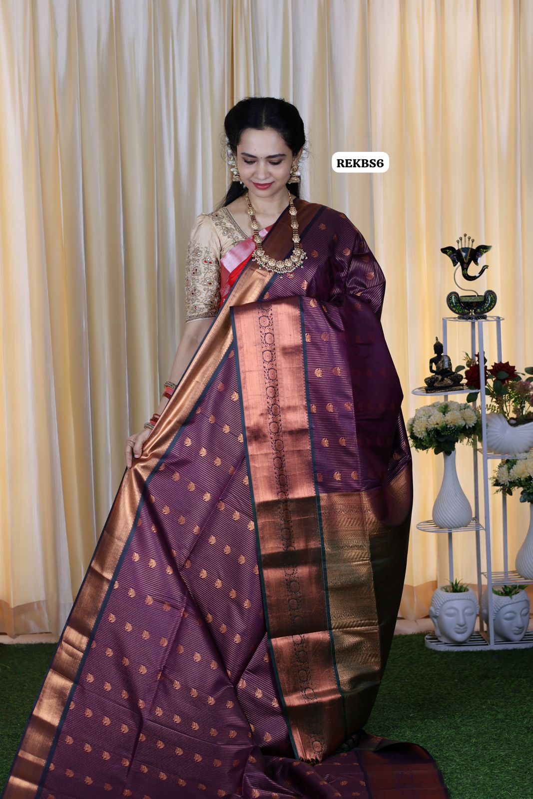 Golden zari kanchi semi silk saree with vairaoosi pattern with contrast blouse šš