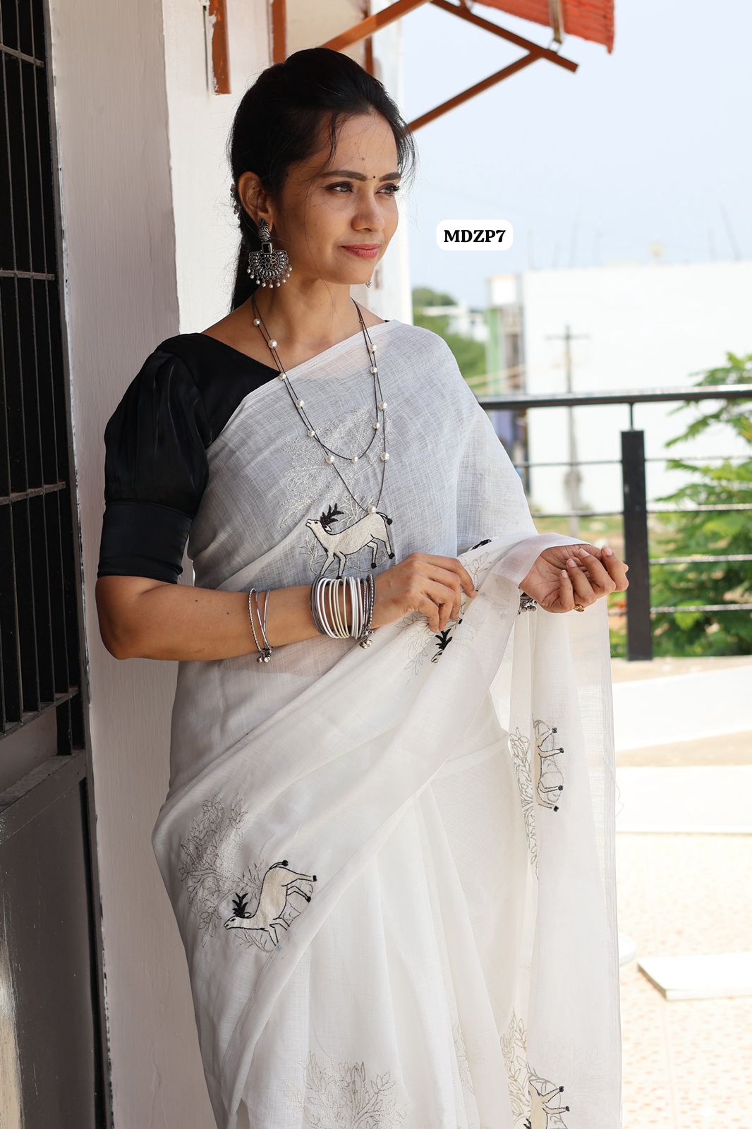 Soft linen saree with embroidery work with tassels stitched 😍🥳