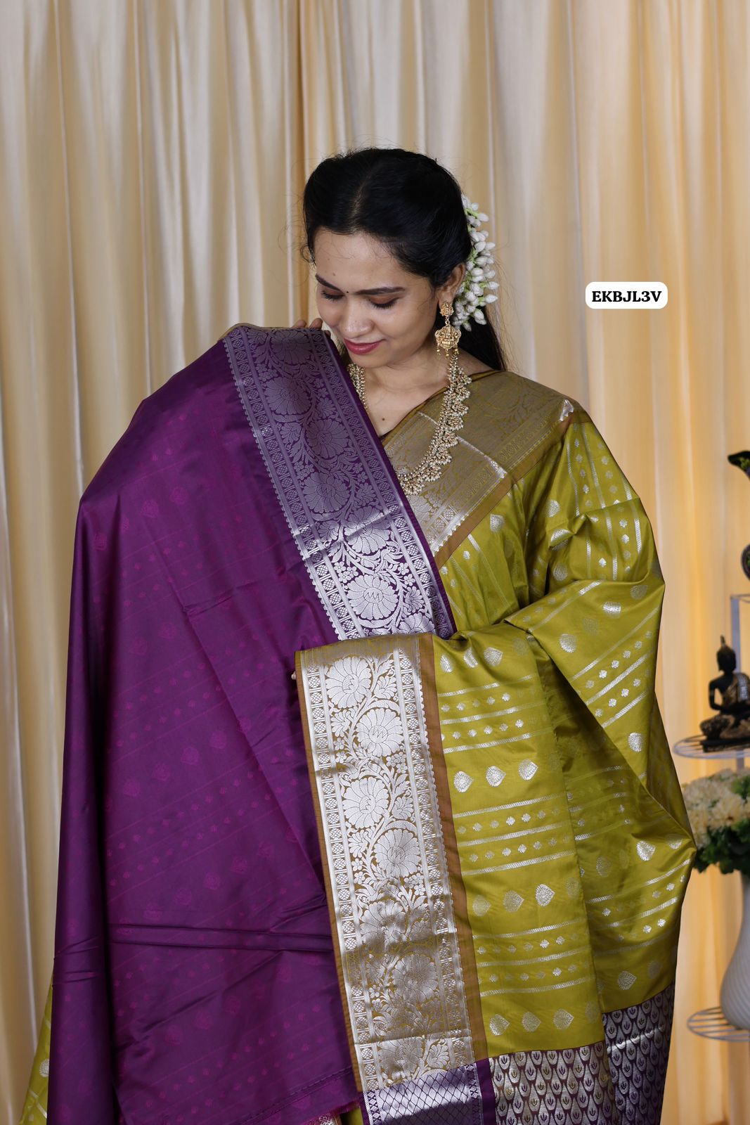 Semi soft silk saree with contrast blouse😍🥳
