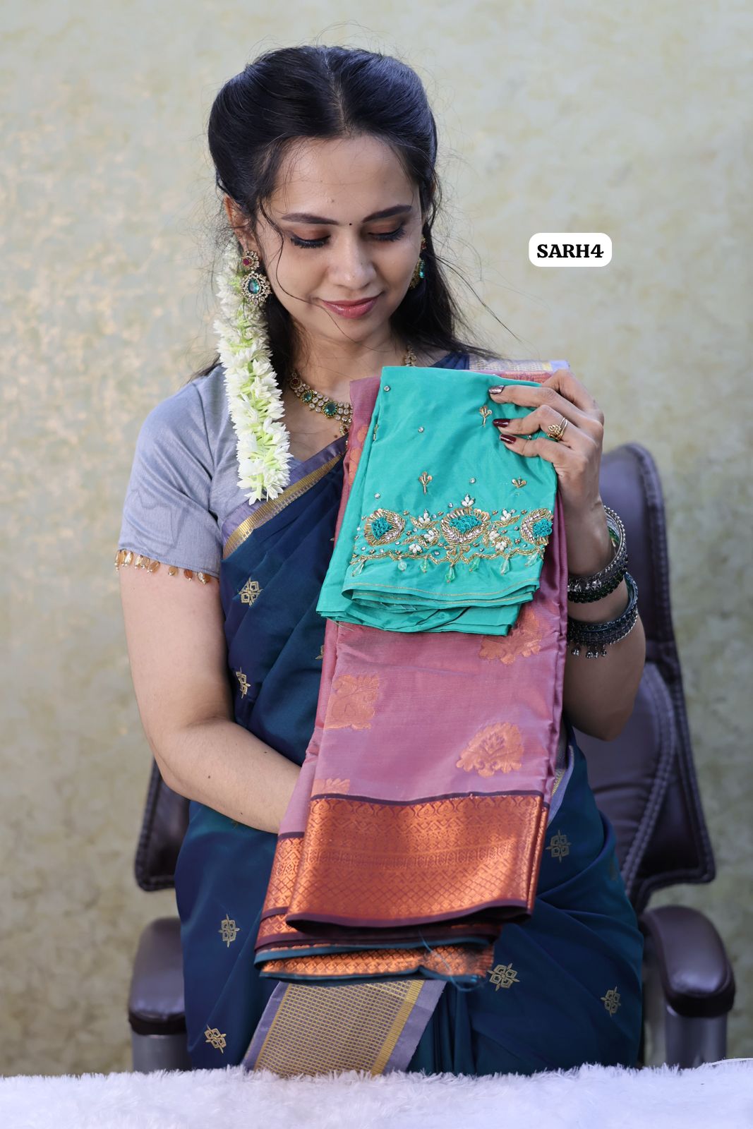 Saree with Aari work combo😍Ⓜ️
