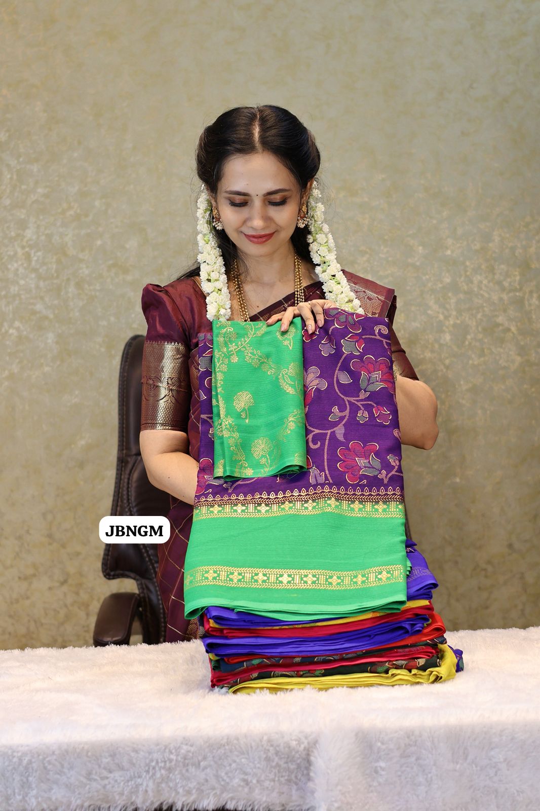 Fancy chiffon sarees with contrast blouse😍Ⓜ️