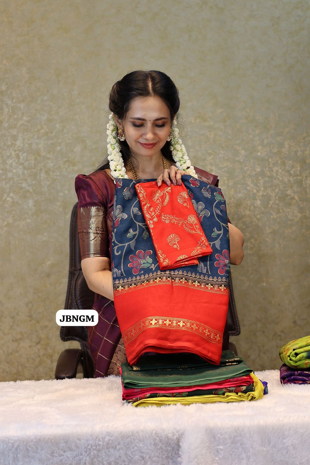Fancy chiffon sarees with contrast blouse😍Ⓜ️