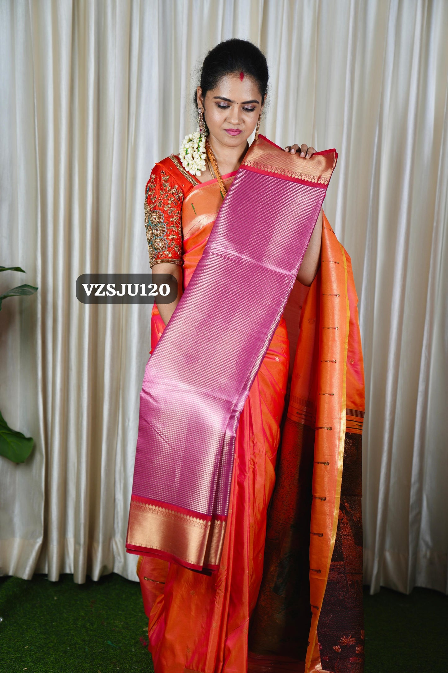 Tissue saree with golden zari weaving buttas š„³
