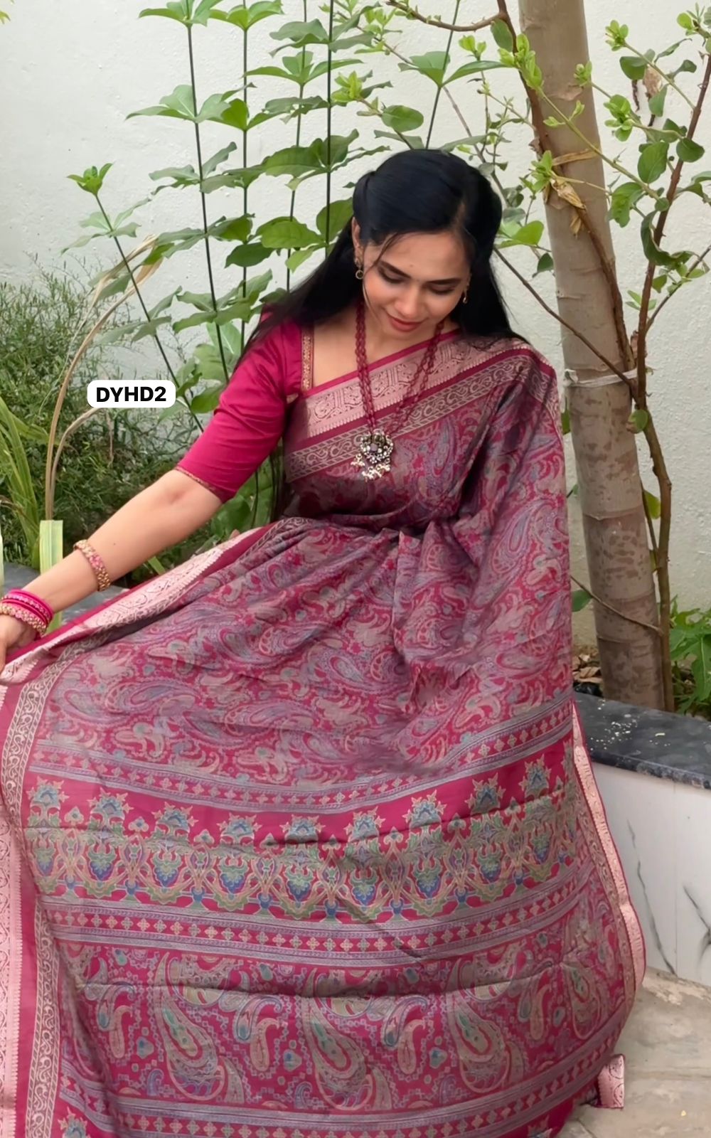 Soft tusser kashmiri printed saree with rich pallu & golden border🥳