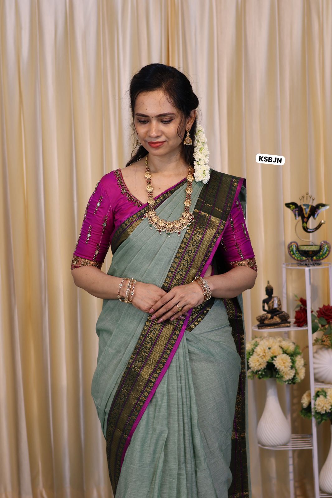 Mulcotton saree with zari border🎁 saree only