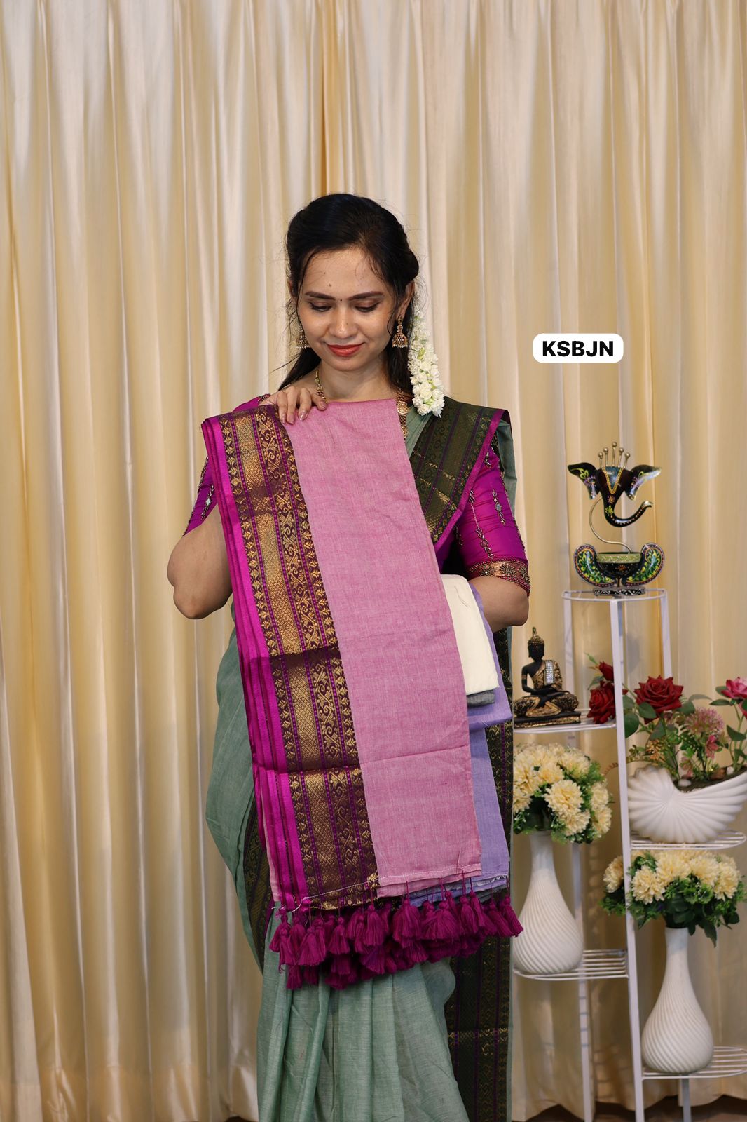 Mulcotton saree with zari border saree only🎁