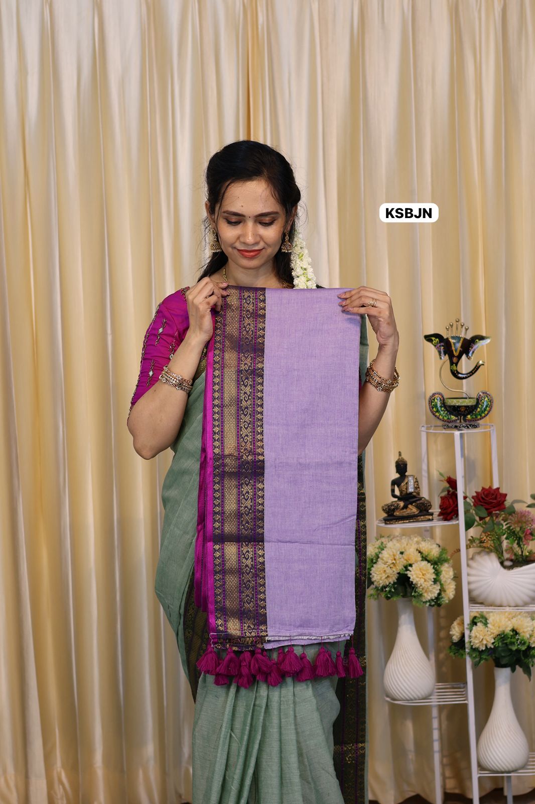 Mulcotton saree with zari border🎁 saree only