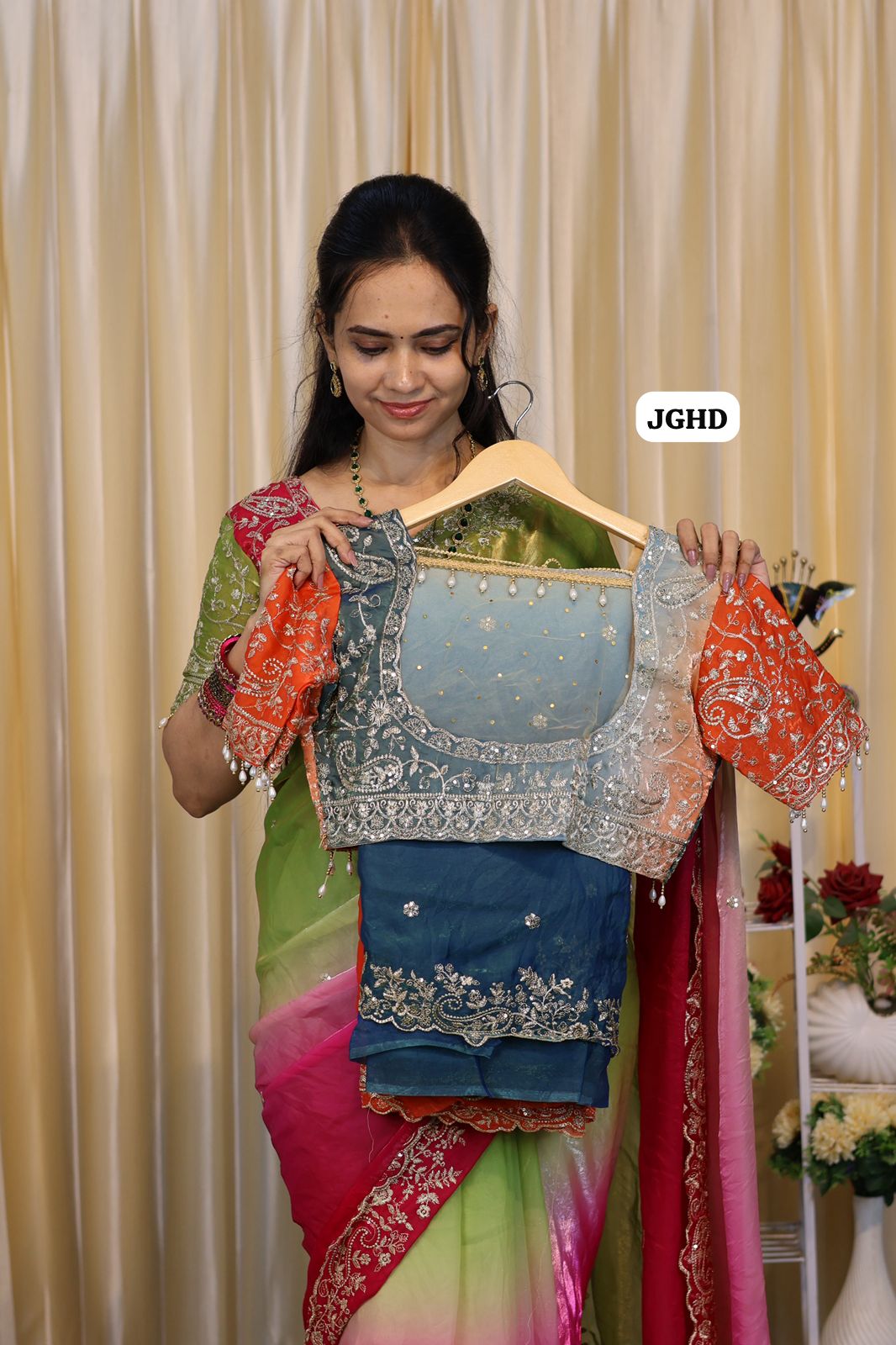 Saree+ stitched blouse Double shade premium space silk saree Paired with Embrodairy Work Stich Blouse (32-40) alterable 🥳