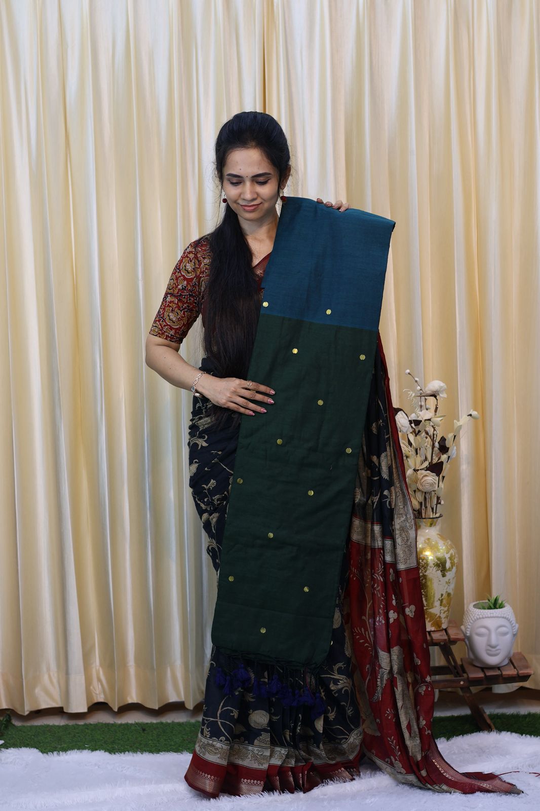 Premium Khadhi cotton saree with coin buttas contrast blouse and pallu😍🥳
