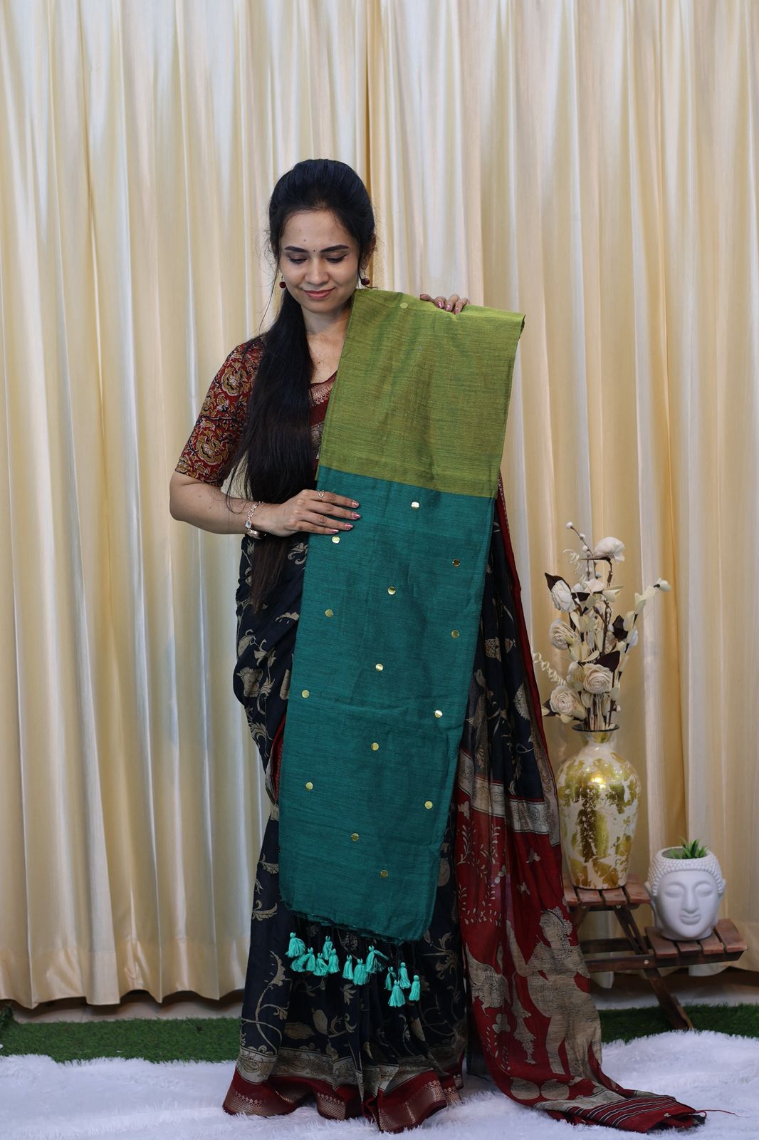 Premium Khadhi cotton saree with coin buttas contrast blouse and pallu😍🥳