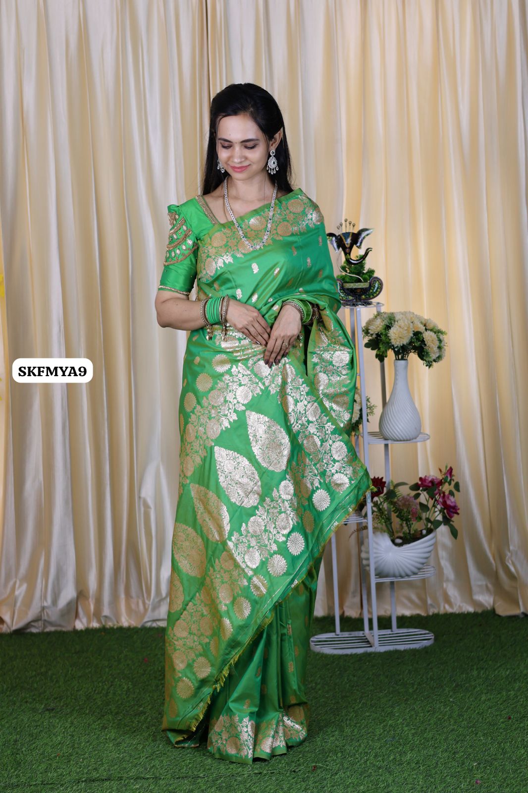 Dual shade semi soft silk saree with trending design 🥳