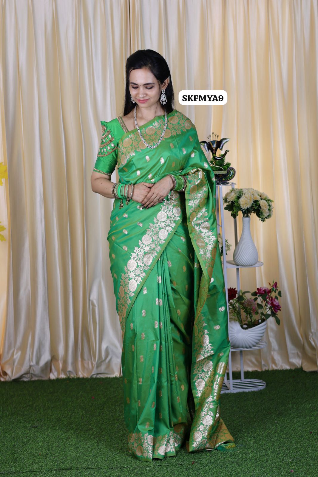 Dual shade semi soft silk saree with trending design 🥳