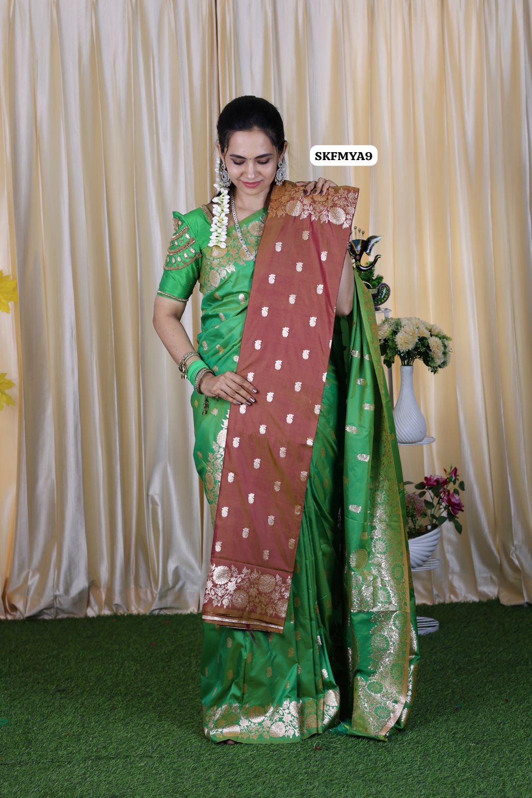 Offer Dual shade semi soft silk saree with trending design🥳