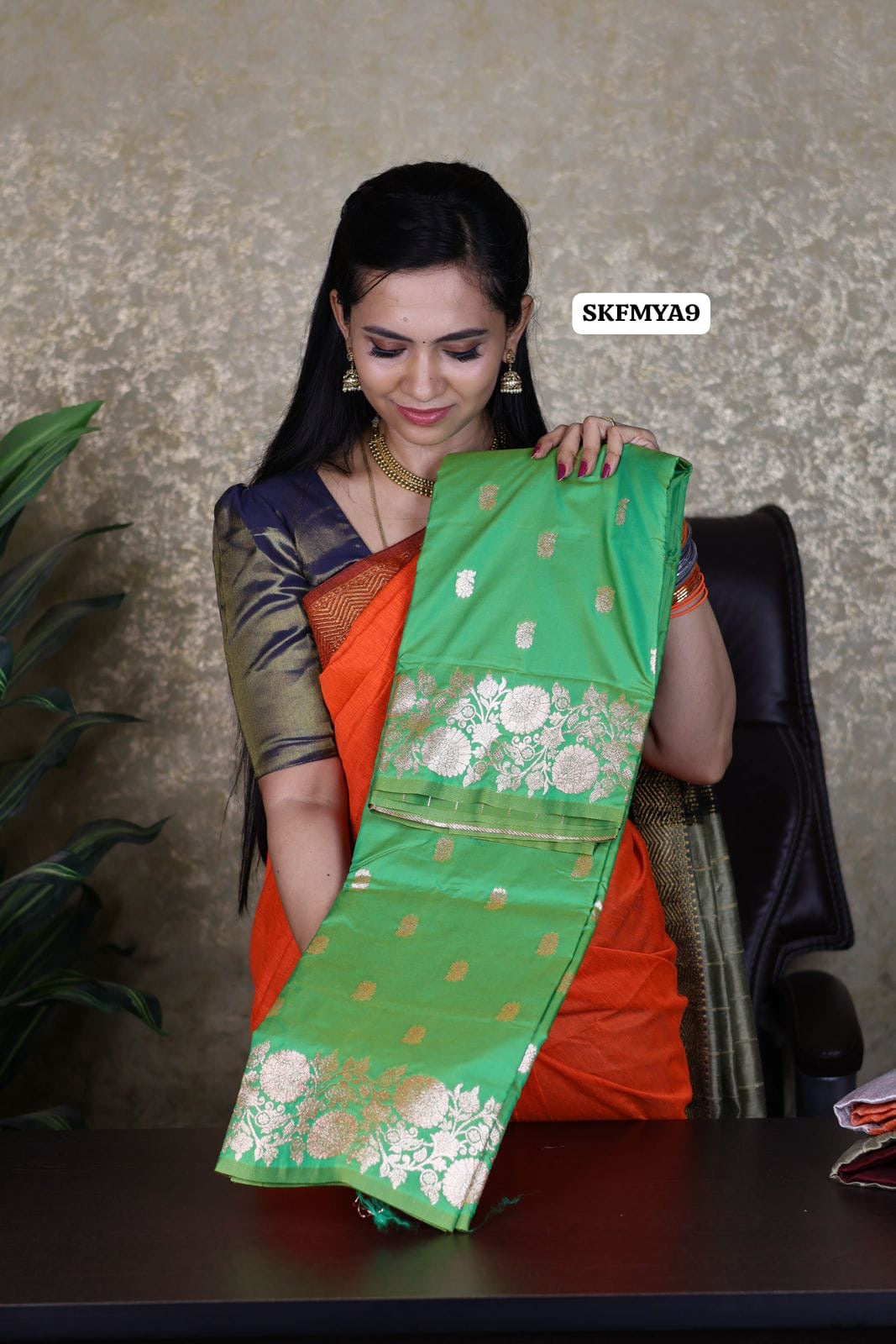 Dual shade semi soft silk saree with trending design 🥳