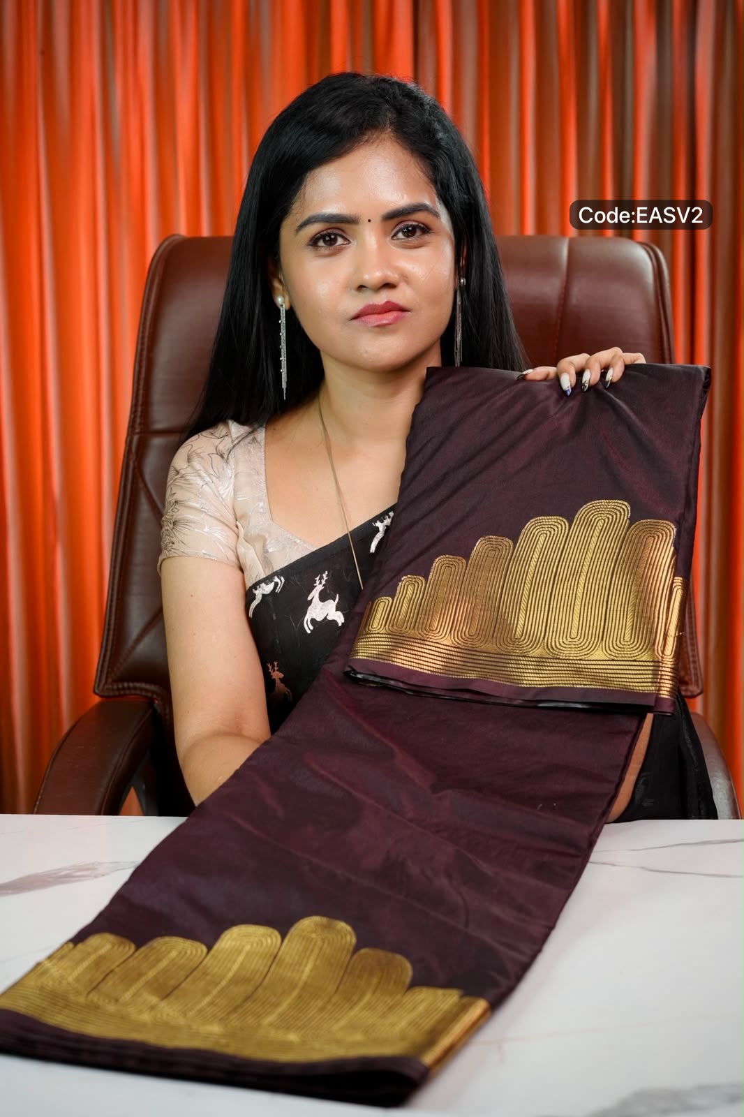 Premium warm silk sarees with monochrome colourš„³