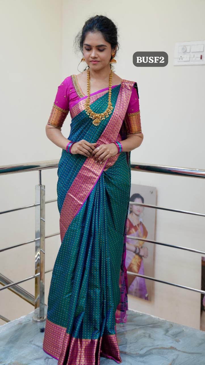 Soft silk sarees in thousand buttas style with Contrast Blouseš„³