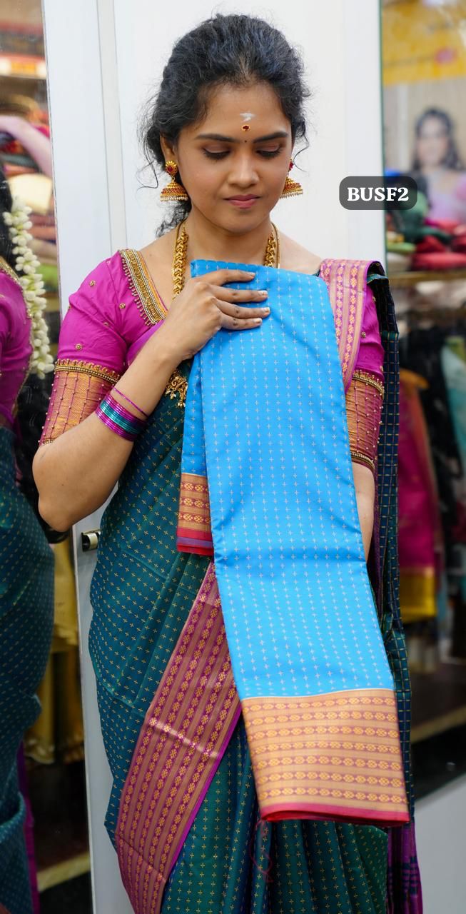 Soft silk sarees in thousand buttas style with Contrast Blouseš„³