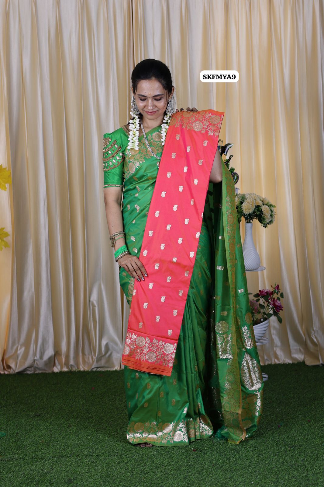 Offer 🤩Dual shade semi soft silk saree with trending design 😍