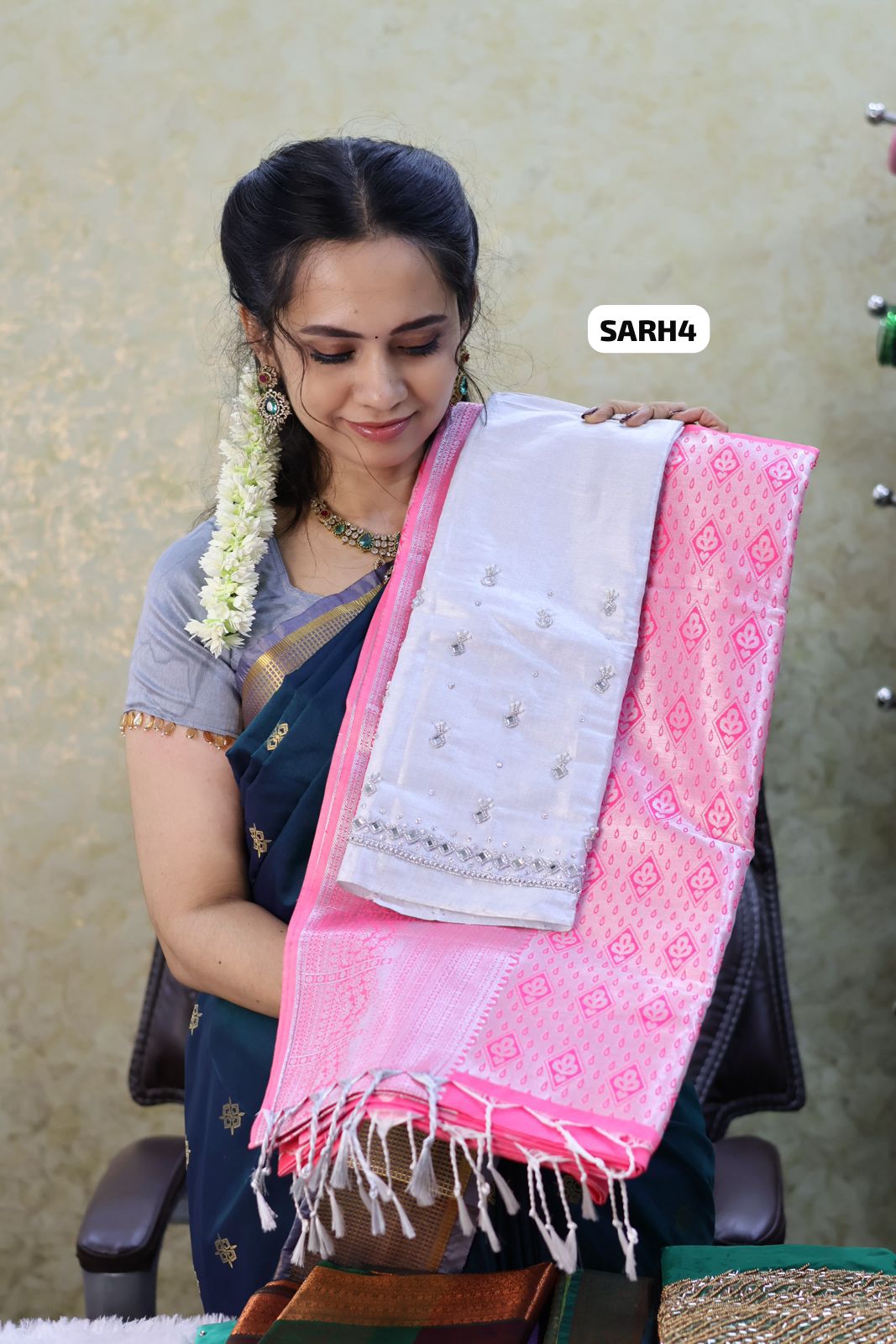 Saree with aari work combo 😍Ⓜ️