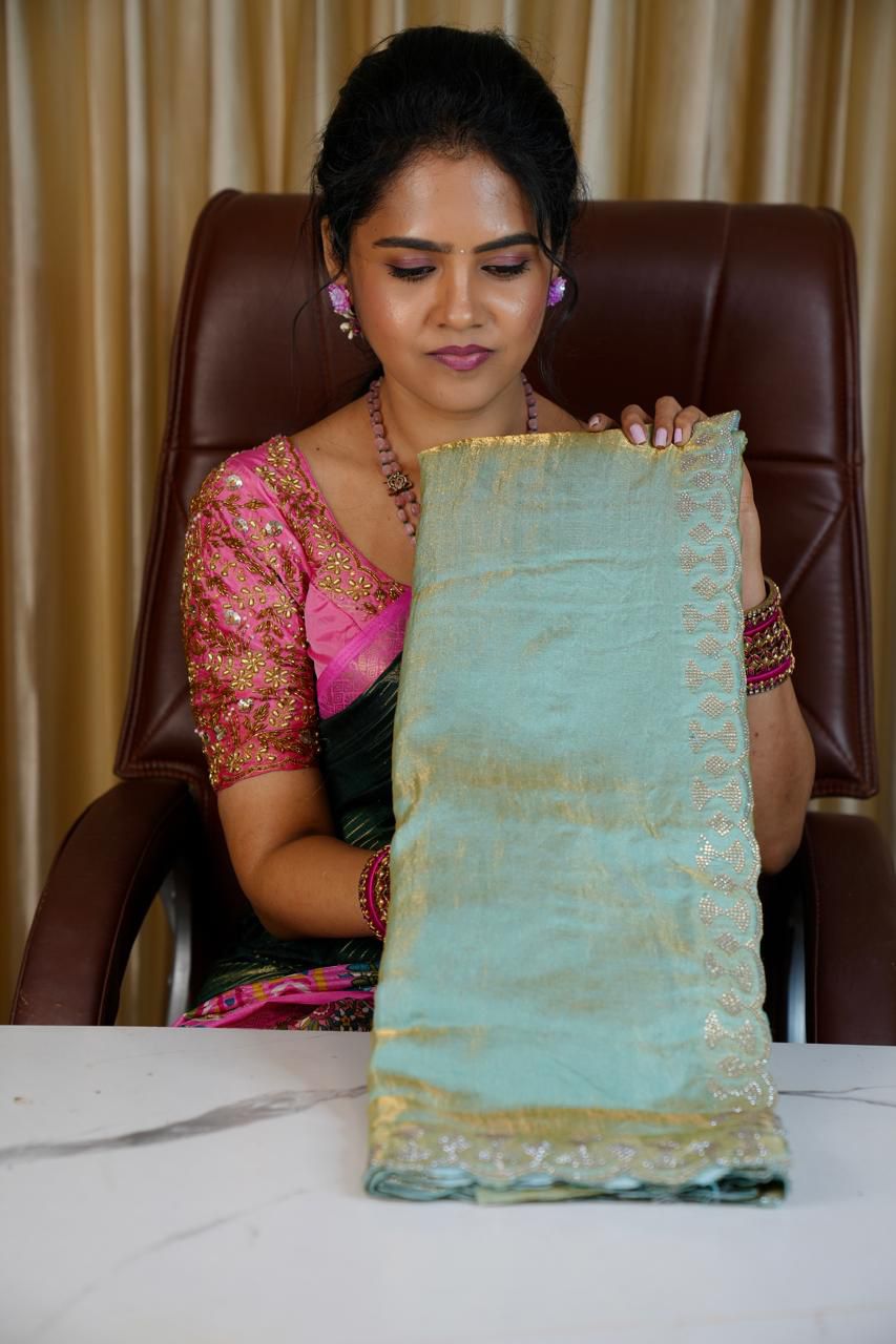 Space silk saree with designer blouse with box🥰😎📚
