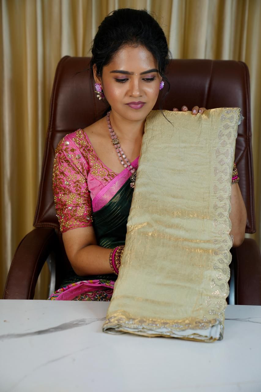 Space silk saree with designer blouse with box🥰😎📚