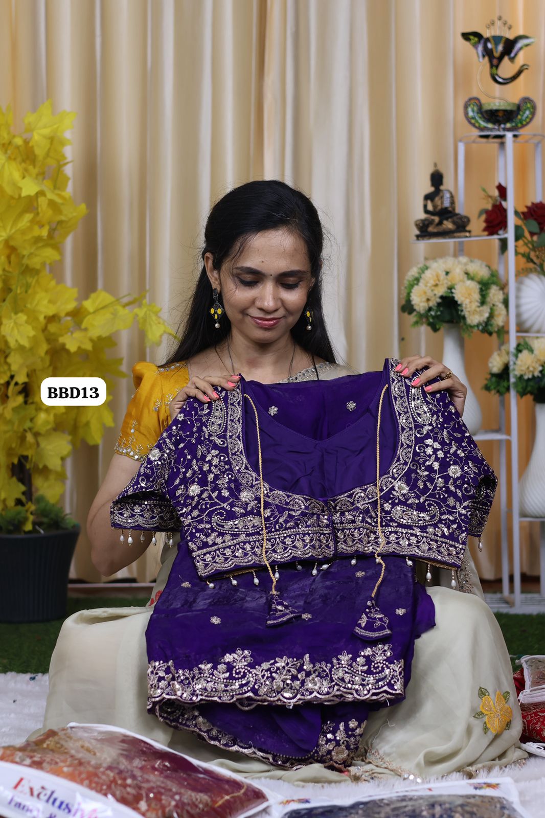 Saree+ stitched blouse Double shade premium space silk saree Paired with Embrodairy Work Stich Blouse (32-42) alterable 🥳