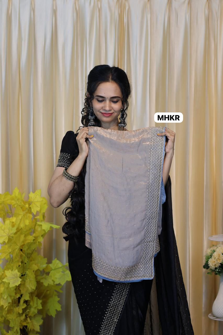 premium space silk perfect finishing saree with jarkhan diamond work
😍🥳