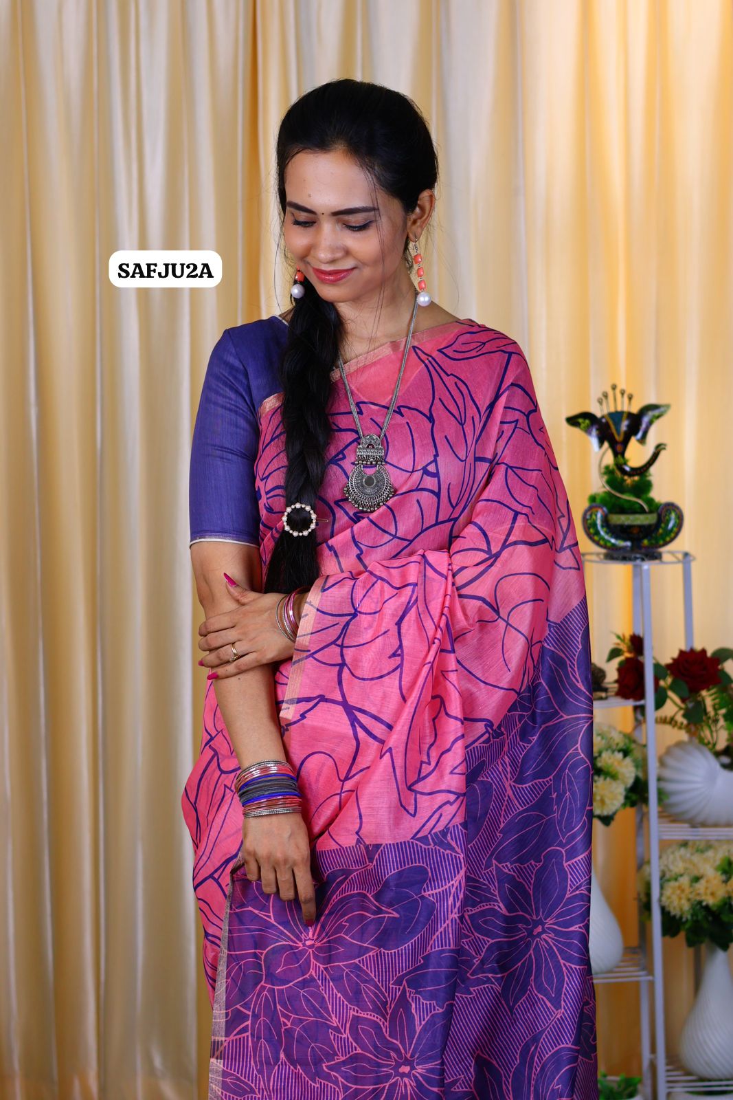 Printed semi cotton peach colour saree with line design. Same blouse as in pic. Unstitched🍄🥳
