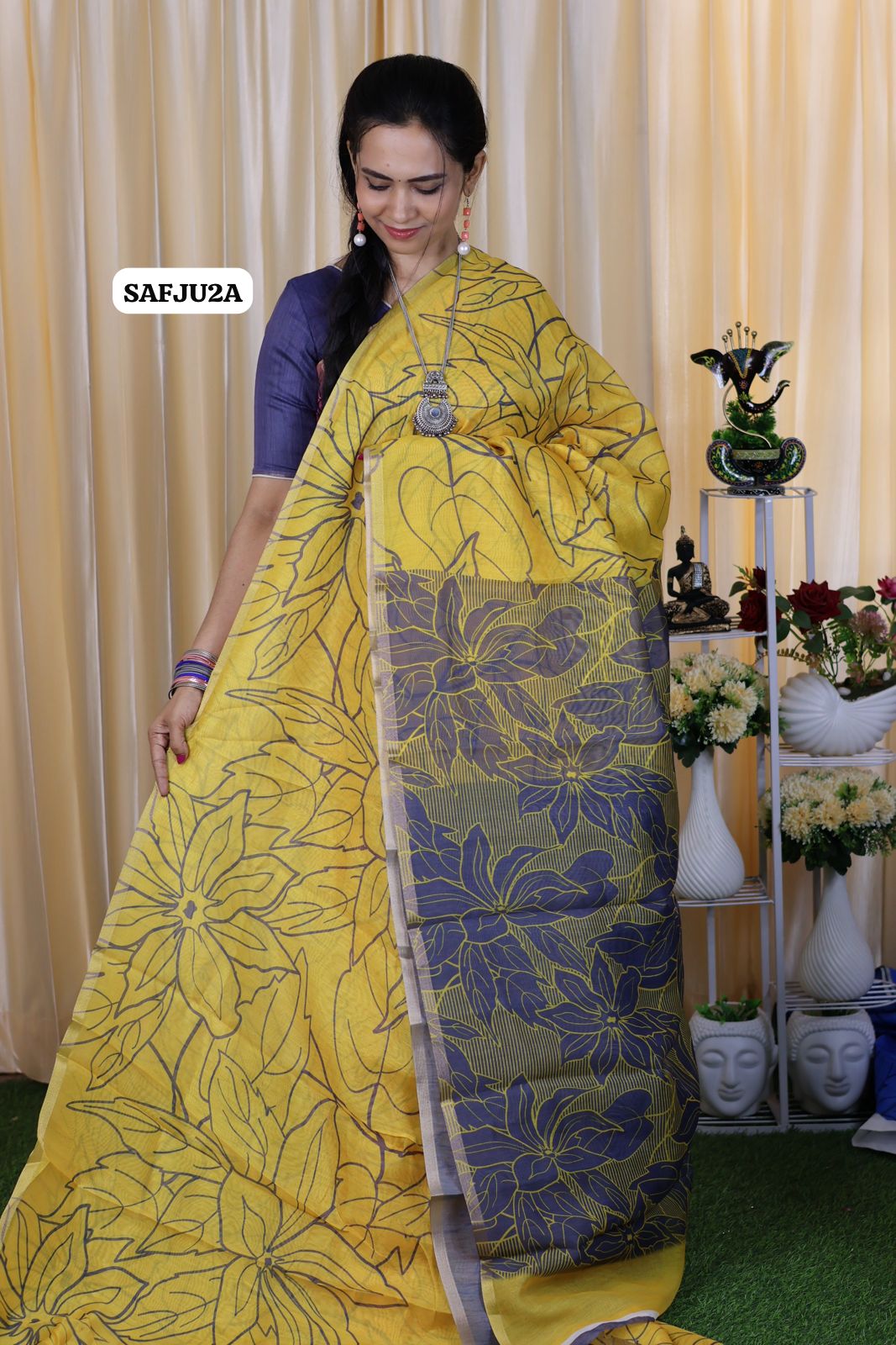 Printed semi cotton peach colour saree with line design. Same blouse as in pic. Unstitched🍄🥳