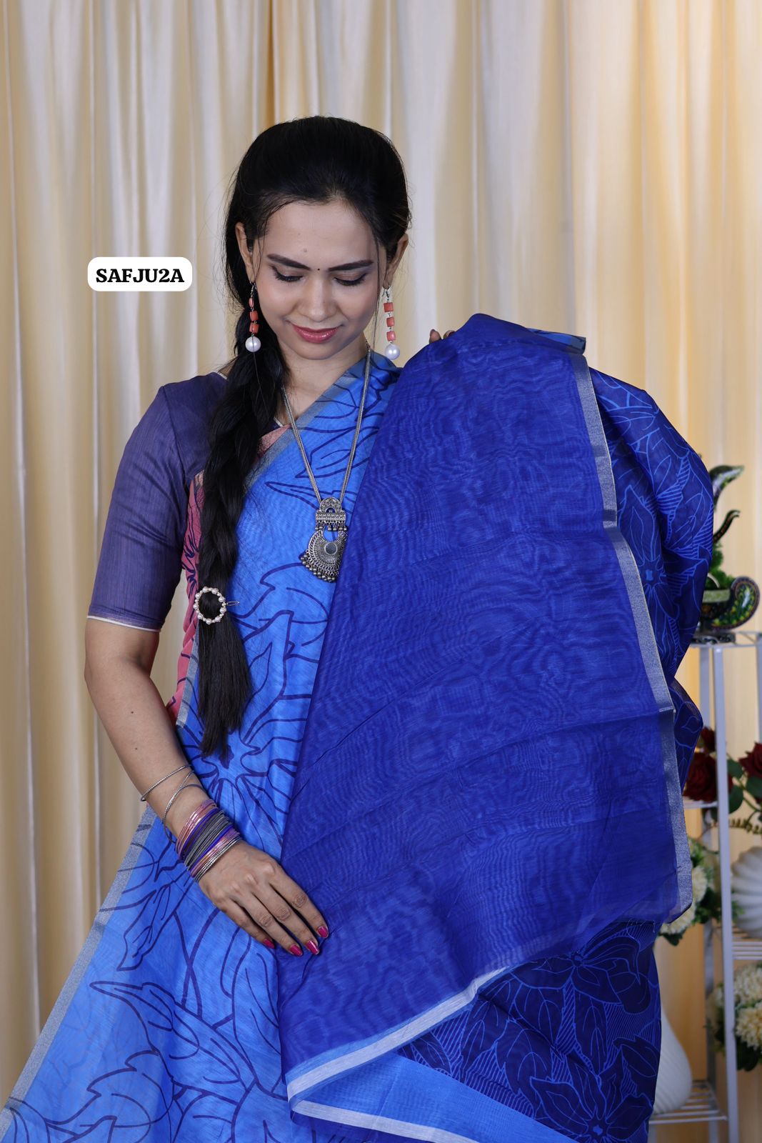 Printed semi cotton peach colour saree with line design. Same blouse as in pic. Unstitched🍄🥳
