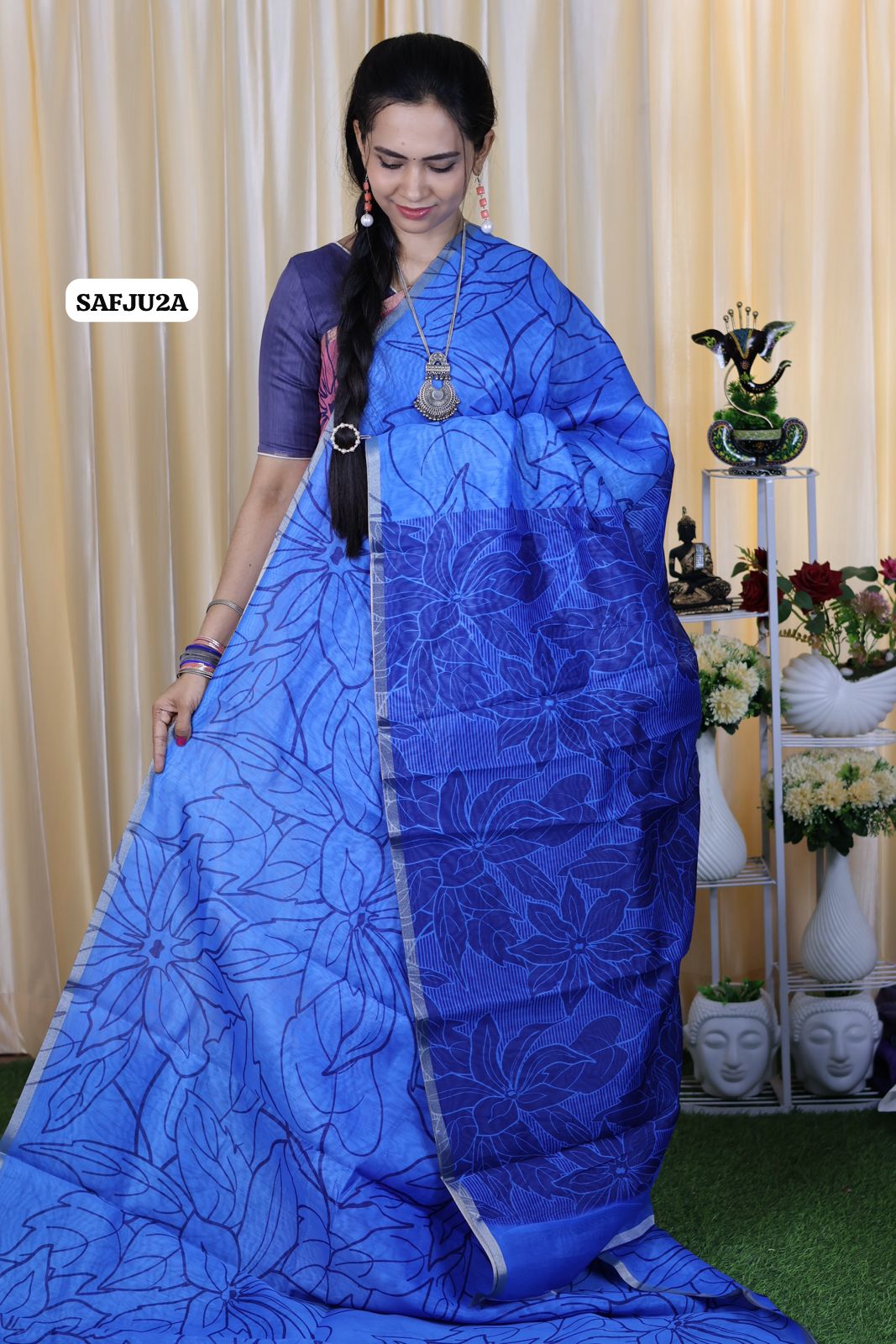 Printed semi cotton peach colour saree with line design. Same blouse as in pic. Unstitched🍄🥳